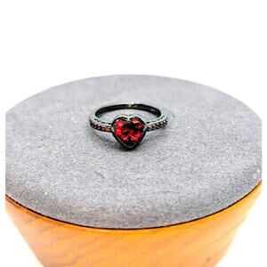 925 Sterling Gun Metal Tone Red Glass Stone Heart Ring Size 9.5